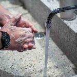 Mycie rąk - jak oszczędzać wodę!